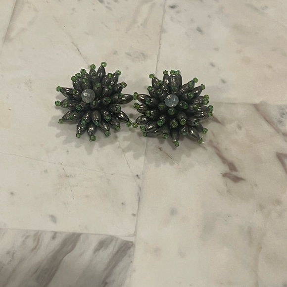 Elegant Green Floral Earrings - Picture 1 of 1